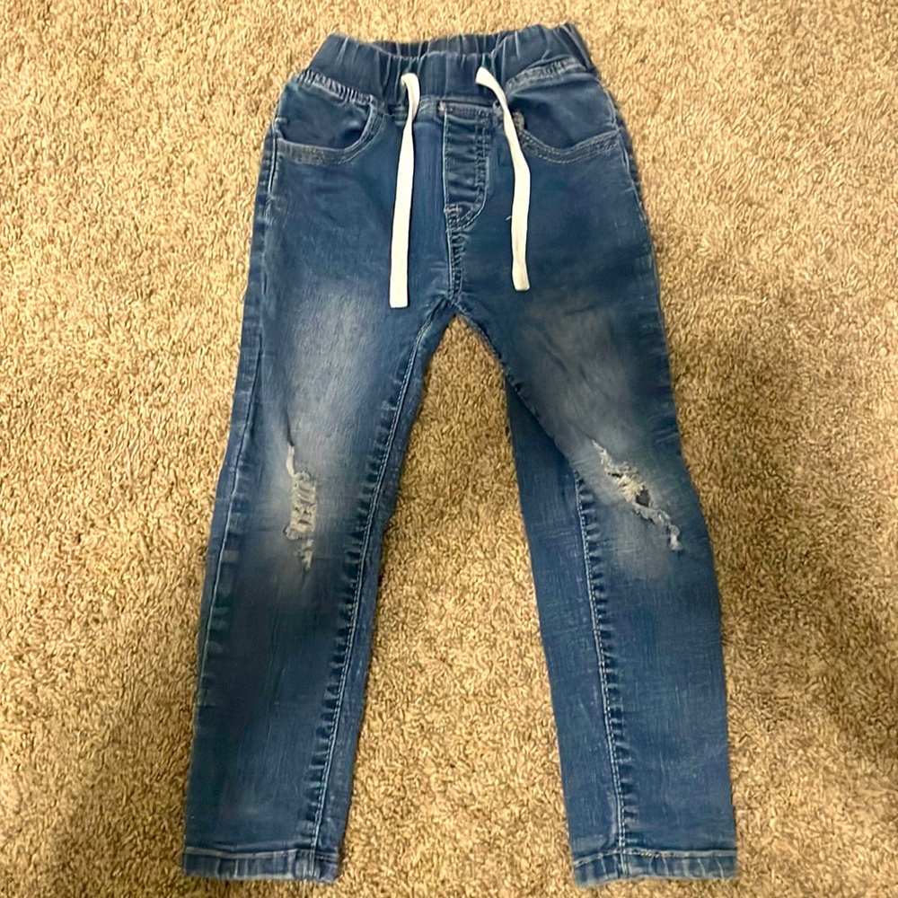 Little Bipsy light wash distressed denim jeans
